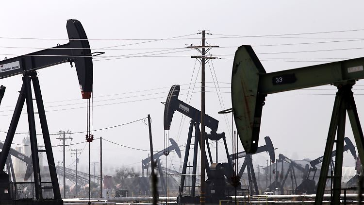 Der Ölpreis fällt und fällt. Die Welt schwimmt im schwarzen Gold. Amerika scheint auf den ersten Blick der größte Profiteur der neuen globalen Öl-Ordnung.