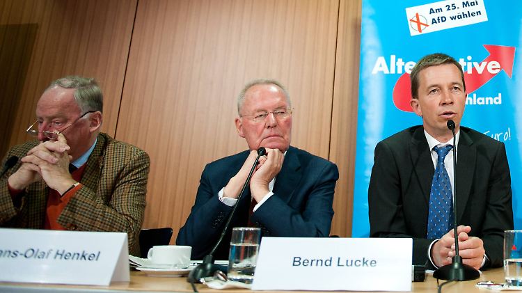 Einer traut dem anderen nicht: Gauland mit Henkel und Lucke.