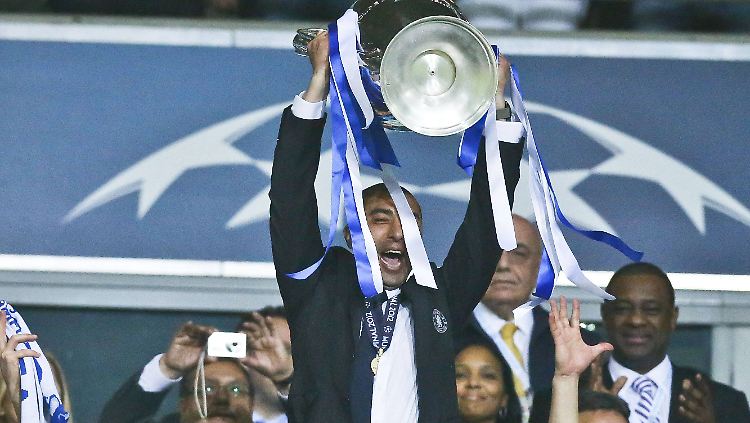 Schönen Gruß an den FC Bayern: Roberto Di Matteo am 19. Mai 2012 in München.