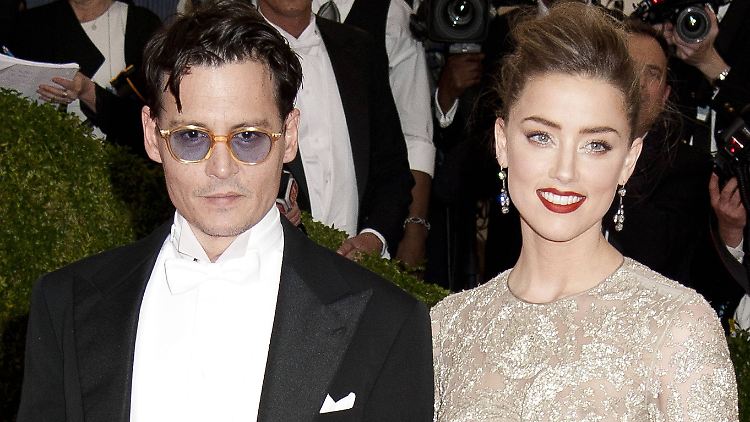 Johnny Depp und Amber Heard sind verlobt. Jetzt könnte die Hochzeit wegen seines Alkoholkonsums platzen.