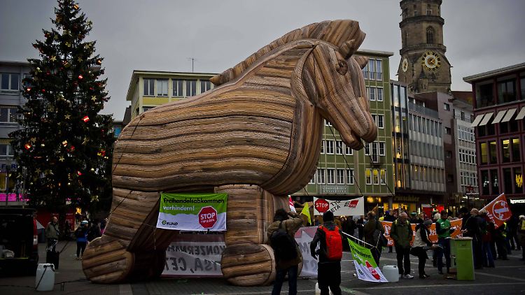 Ein trojanisches Pferd? Wie in Stuttgart denken viele Gegner des Abkommens auch andernorts.
