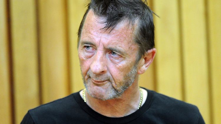 Gerichtstermin in Taurunga an der Ostküste von Neuseelands Nordinsel: Phil Rudd erscheint gerade noch rechtzeitig.