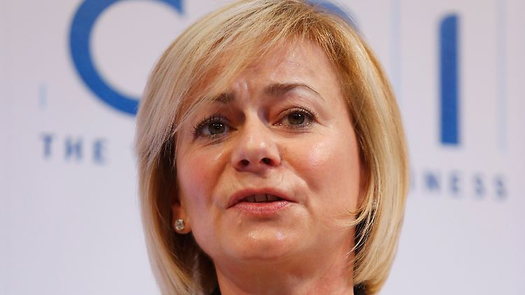 Harriet Green geht von Bord.