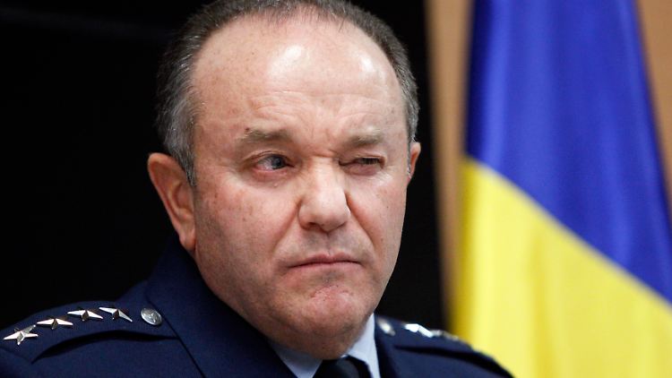 Nato-Oberkommandeur Philip Breedlove beobachtet mit Sorge den Truppenaufmarsch auf der Krim.