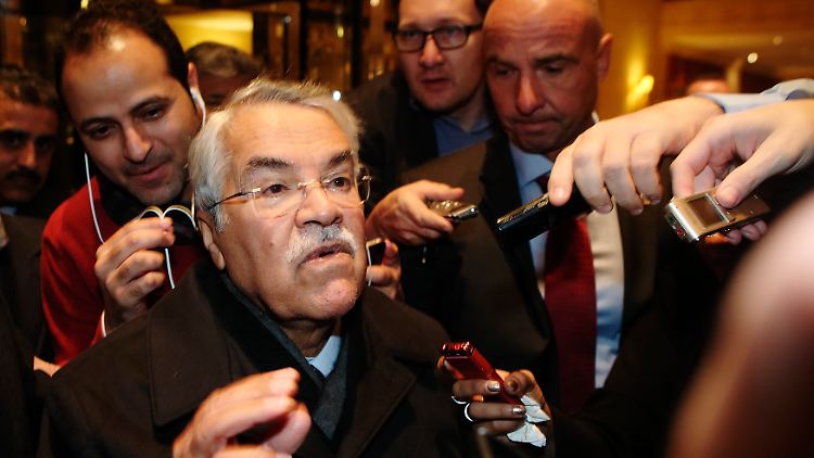 Der saudische Ölminister Ali Al-Naimi teilt mit, eine Kürzung der Produktion sei nicht erforderlich.