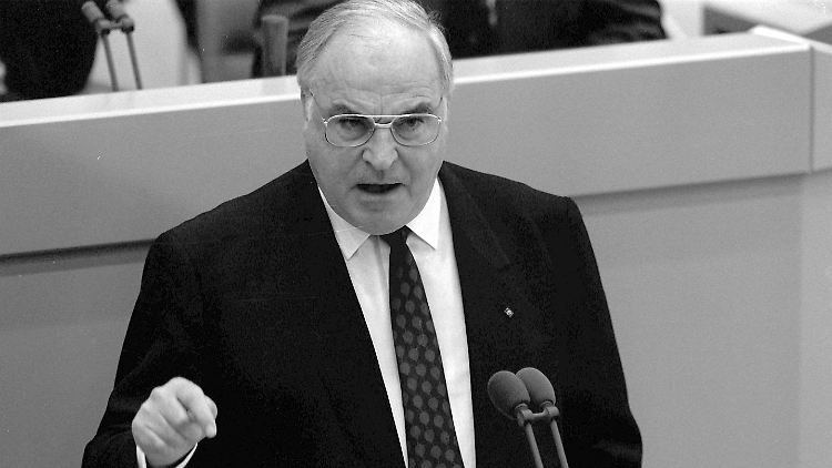 Helmut Kohl bei der Vorstellung seines Zehn-Punkte-Plans.