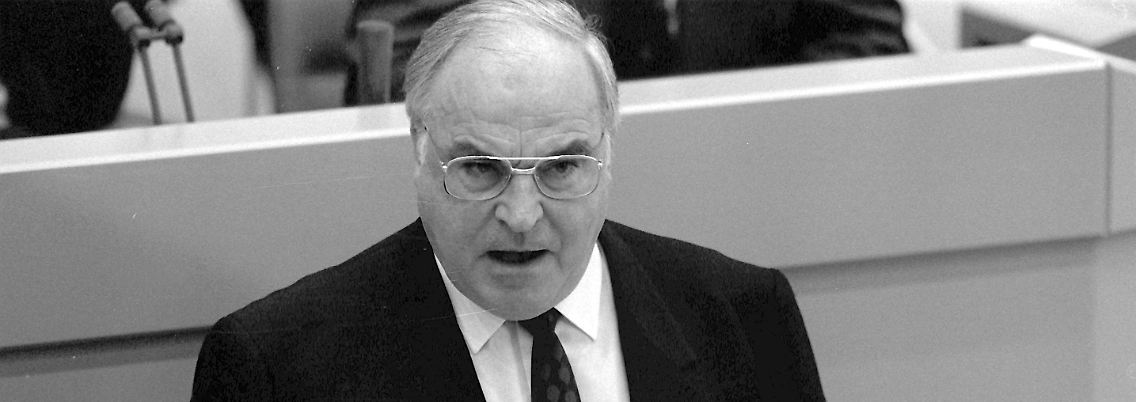 Helmut Kohl bei der Vorstellung seines Zehn-Punkte-Plans.