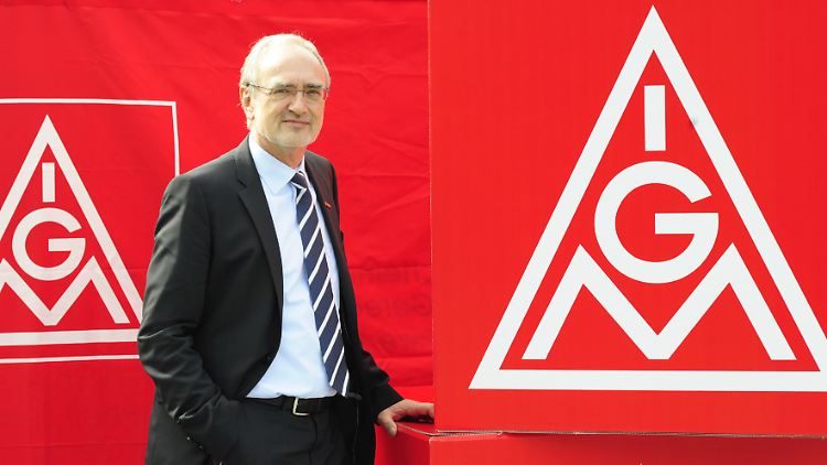"Für die konjunkturelle Schwarzmalerei der Arbeitgeber besteht kein Anlass", sagte IG-Metall-Vorsitzender Wetzel. 