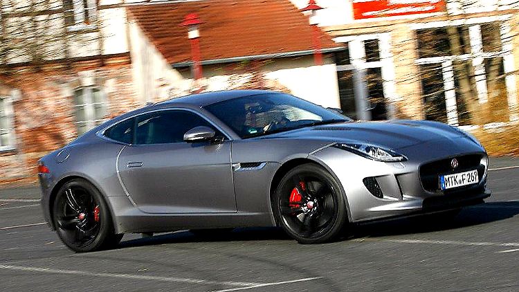 In der Gunst der Kunden legt der F-Type immer mehr zu. 40 Prozent der Neuzulassungen bei Jaguar gehen auf sein Konto.