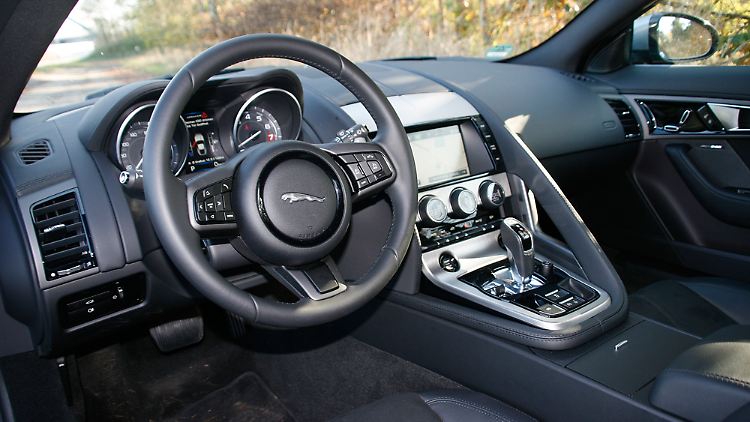 Alternativ zur 8-Gang-Automatik wird Jaguar demnächst eine Handschaltung anbieten.