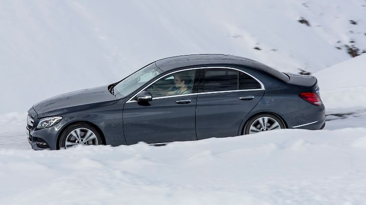Der C 400 scheint manchmal einfach zu viel Kraft zu haben und fängt gerne an mit dem Heck zu wedeln.