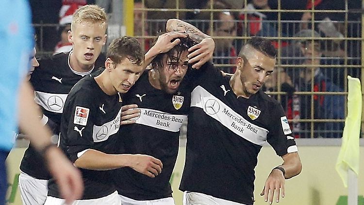 Timo Baumgartl, Florian Klein, Torschütze Martin Harnik und Sercan Sararer feiern einen Treffer.