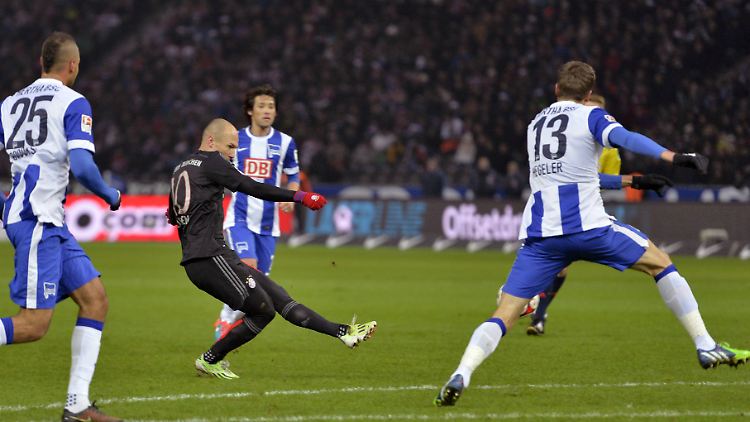 Schlenzer ins Glück: Arjen Robben schoss die Bayern zum knappen Sieg in Berlin.