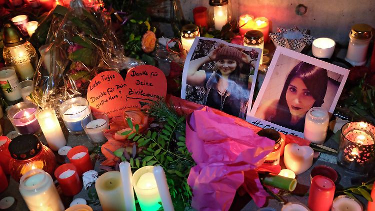 Tausende Menschen kamen zur Mahnwache in Offenbach, um von Tugce Abschied zu nehmen.