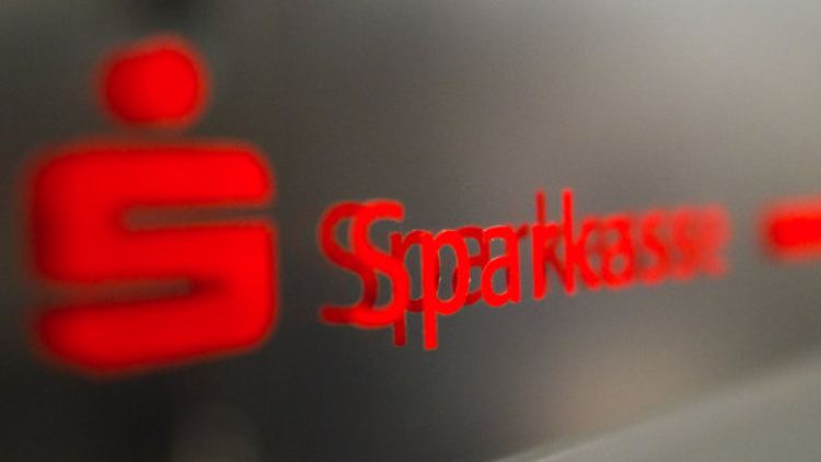 Egal ob Strafzinsen oder Guthabenzinsen- auch die Sparkassen sorgen mitunter für Verdruss.