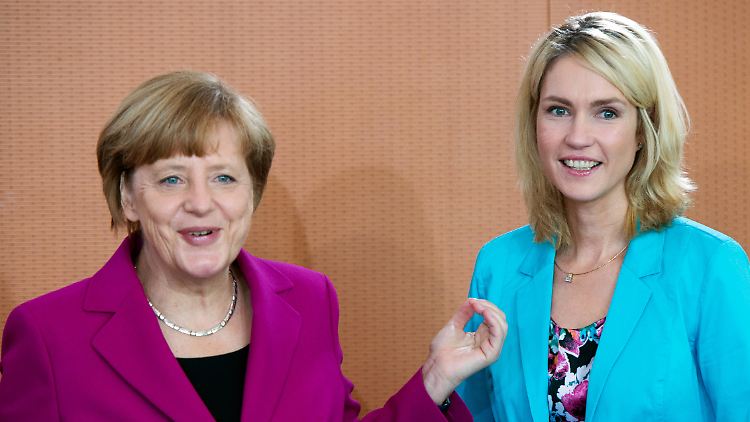 Kanzlerin Merkel nimmt Ministerin Schwesig in Schutz.