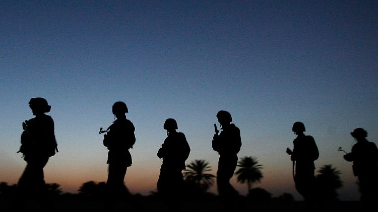 Irakische Soldaten südlich von Bagdad: Die finanzierten die Ausbildung des Militärs mit mehreren Milliarden Dollar.