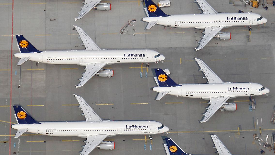2014-11-30T122026Z_34840795_LR1EABU0Y9RWB_RTRMADP_3_LUFTHANSA-UNIONS-STRIKE.JPG4714872726742826652.jpg