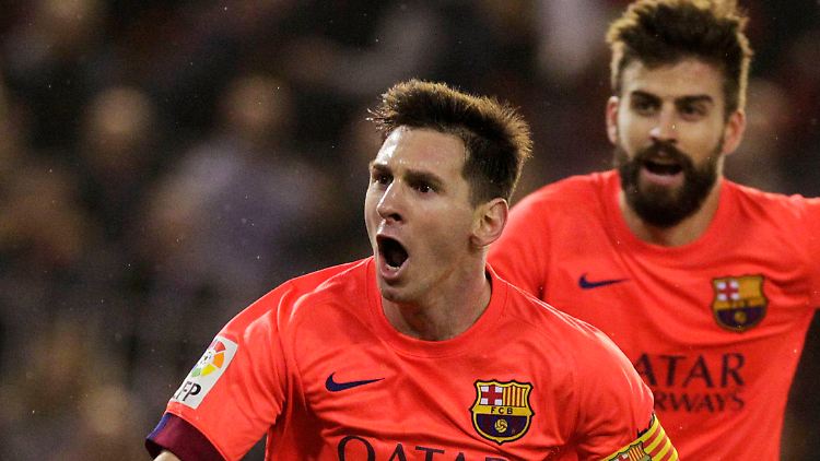 Messi während des Spiels gegen Valencia - im Hintergrund Pique.