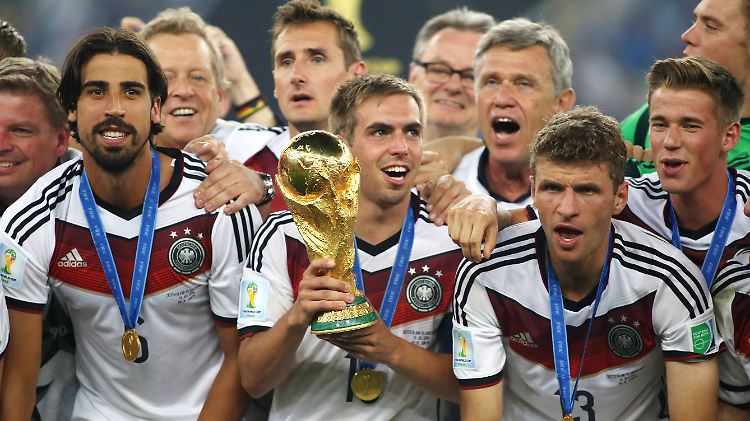 Sechs deutsche Weltmeister sind noch im Rennen: unter ihnen auch Philipp Lahm und Thomas Müller.