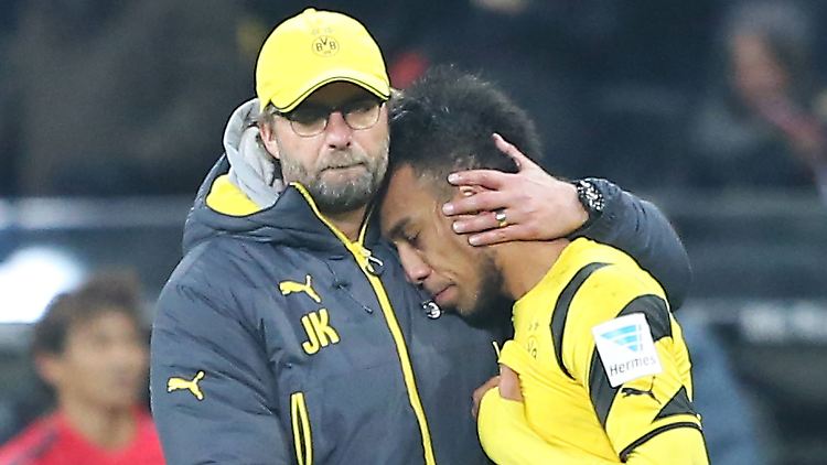 An mein Herz: Dortmunds Trainer Jürgen Klopp und Pierre-Emerick Aubameyang in Frankfurt.