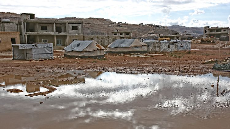 Jede nur möglich Behausung dient den syrischen Flüchtlingen als Unterschlupf für den nahenden Winter.