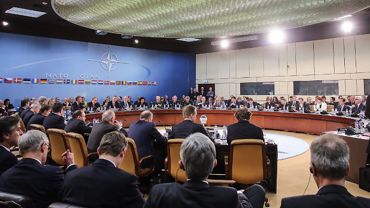 Blick ins Brüsseler Oval, wo die Außenminister der Nato-Staaten den neuen Afghanistan-Einsatz beschlossen haben.
