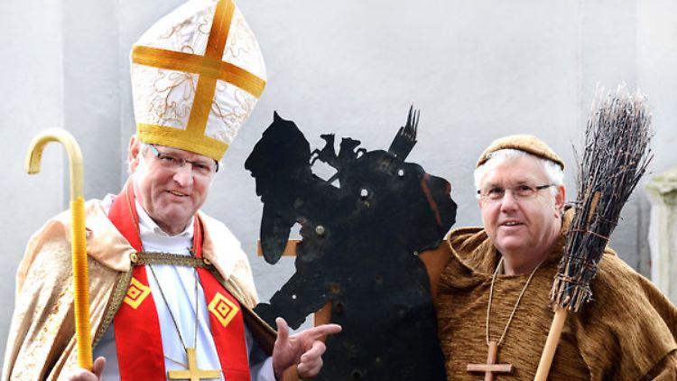 Roland Halang (l) und Gerhard Herrmann sind sicher: Knecht Ruprecht ist ein Harzer Junge.