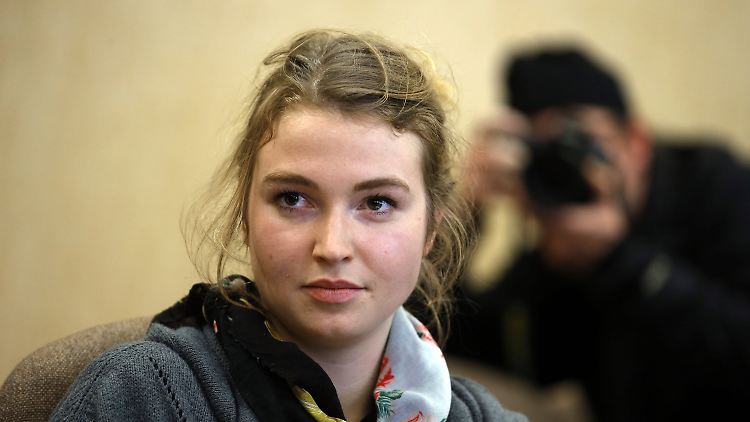 Femen-Aktivistin Josephine Witt bei ihrer Verhandlung im Amtsgericht Köln.