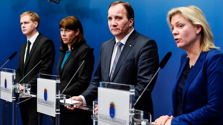 Löfven (2.v.r.) hatte bereits angekündigt, seinen Haushalt nicht zu überarbeiten und damit oppositionskonform zu gestalten. Aus einer Neuwahl könnte seine Partei durchaus gestärkt hervorgehen.
