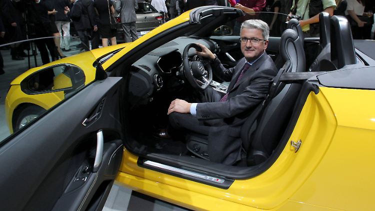 Bezeichnet die Kontrolle über die persönlichen Daten als "das höchste Gut, nicht nur für jeden Bürger, sondern auch für jeden Autofahrer": Audi-Chef Rupert Stadler, hier im neuen Audi TTs auf der Pariser Automesse.