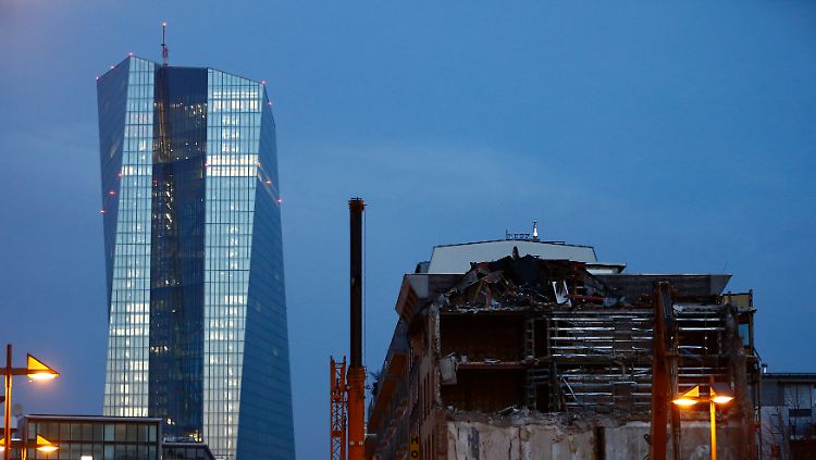 Im Frankfurter Osten leuchtet die neue EZB-Zentrale: Markus Söder hält die Geldpolitik für "gefährlich".
