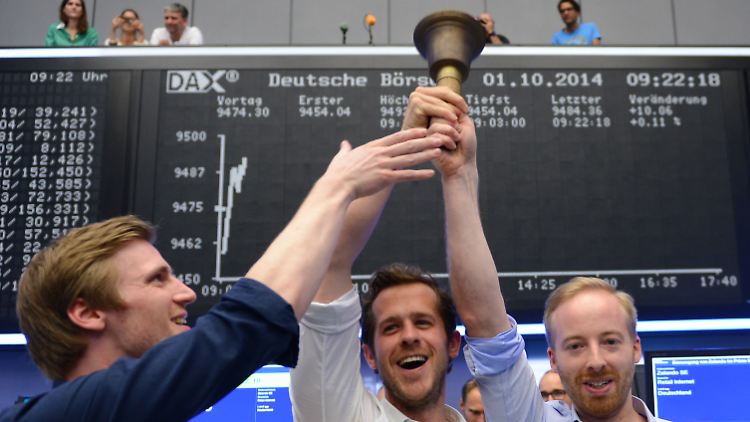 Läuten an der Börse vorerst nur die kleine Glocke: Die Zalando-Chefs David Schneider, Robert Gentz und Rubin Ritter (v.l.), hier beim Börsenstart auf dem Parkett der Frankfurter Wertpapierbörse.