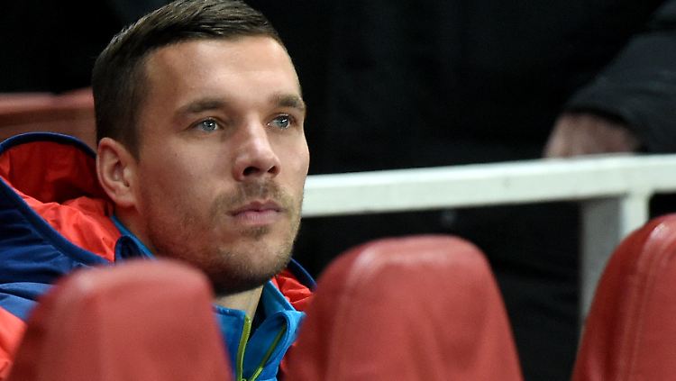 Gewohntes Bild: Lukas Podolski schmort beim FC Arsenal überwiegend auf der Bank.
