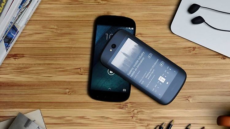 Das YotaPhone 2 hat zwei Displays.