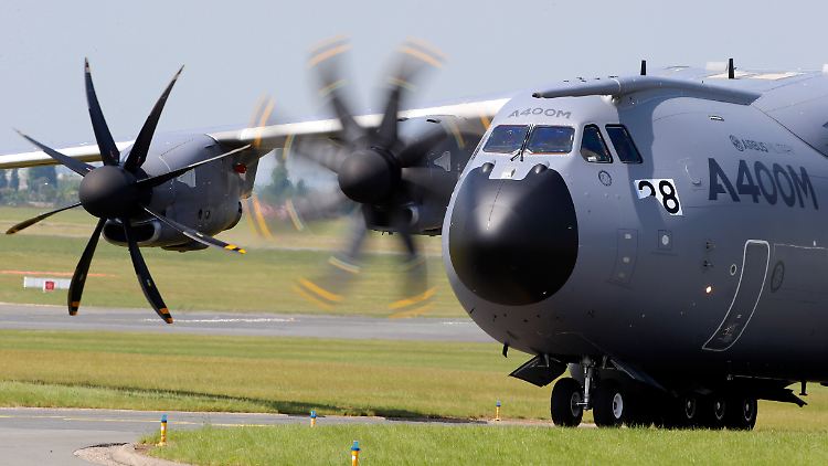 Die Auslieferung des Airbus A400M hat nicht so geklappt, wie die Beteiligten sich das vorgestellt haben. Das räumt nun auch Airbus-Chef Tom Enders ein.