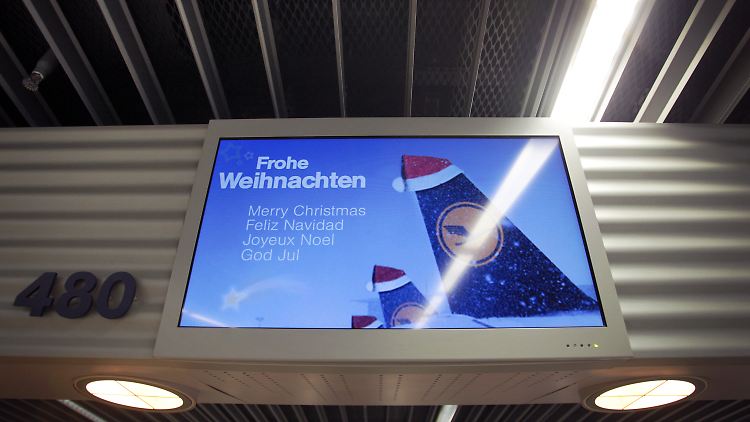 Die Lufthansa wünscht Frohe Weihnachten. Man darf gespannt sein, ob die Lufthansa an den Festtagen ihre Passagiere nicht im Stich lässt.
