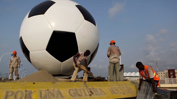 Äquatorialguinea ist die absolute Notlösung für den Afrika-Cup 2015. Die Wahl hat mehrere Geschmäckle und nicht nur sportliche Gründe.