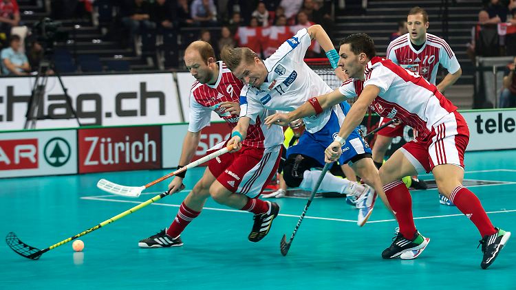 Floorball erinnert in seiner Spielweise an Eishockey.