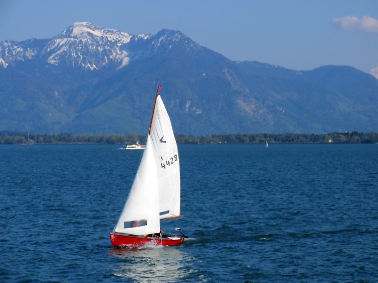 Das Bayerische Meer zieht nicht nur Wanderer und Radler an, der Chiemsee ist auch ein Paradies für Segler.