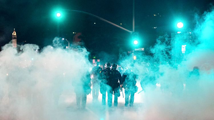 In Berkeley setzte die Polizei Tränengas gegen die Demonstranten ein.