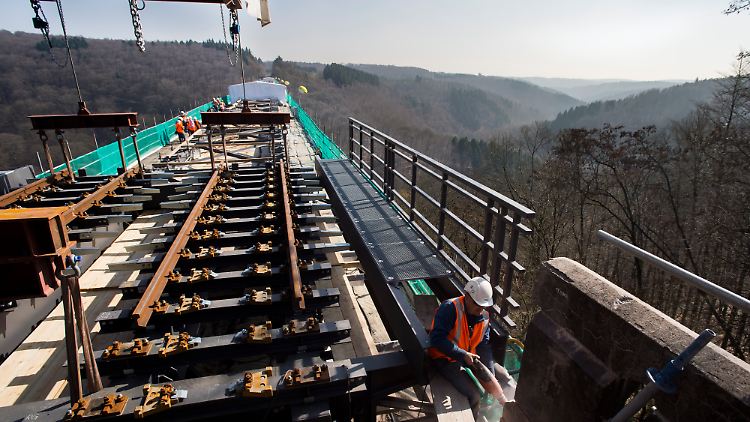 Die Müngestener Brücke - eine von 25.000 im Besitz der Bahn. Viele sind sanierungsbedürftig.