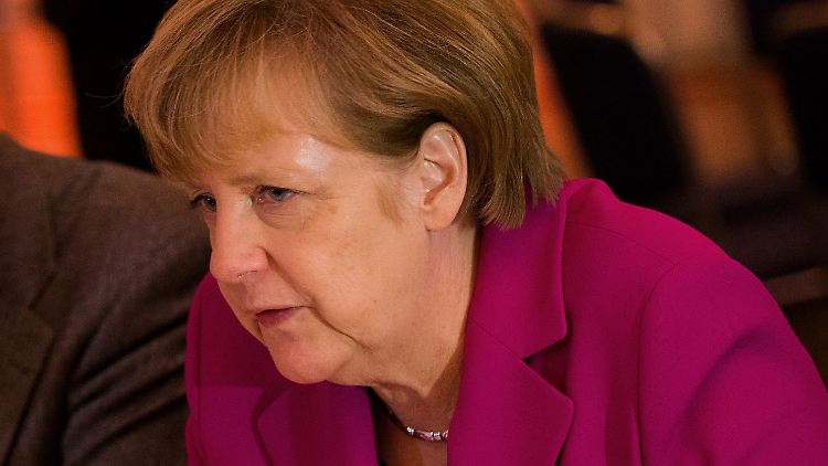Saß nach dem Zwischenfall beim Essen: Angela Merkel.