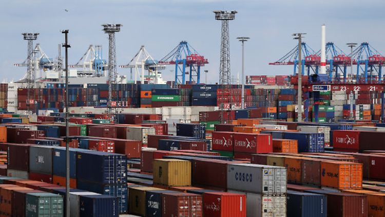 Deutschlands Häfen haben gut zu tun: Vor allem die Märkte in Großbritannien und den USA wachsen - zur Freude der Exporteure.