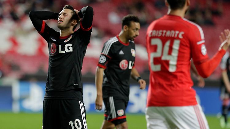 Mit einer enttäuschenden Leistung bei Benfica Lissabon hat Bayer Leverkusen den Gruppensieg aus der Hand gegeben.