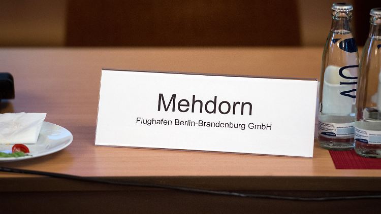 Ein verwaister Platz: Lange Zeit galt Flughafen-Chef Mehdorn als unersetzlich. 