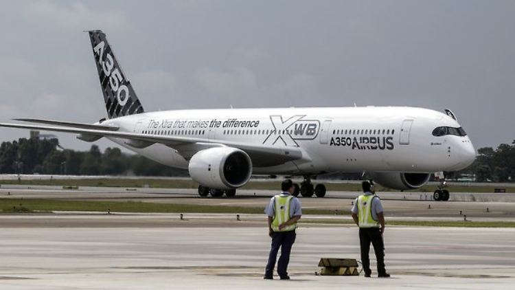 Airbus sagt die Auslieferung des 350 (hier bei einer Vorführung in Kuala Lumpur) überraschend ab.