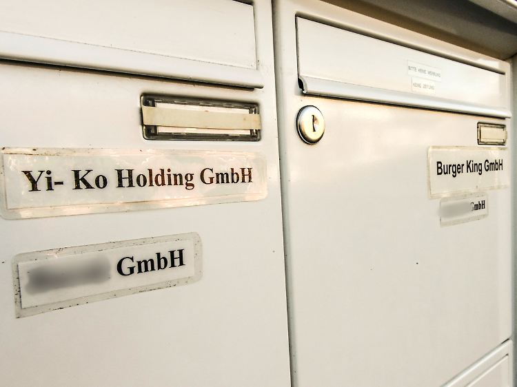Nicht mehr als eine einfache Aufschrift am Briefkasten eines Privathauses in Stade deutet auf den Firmensitz des Franchisenehmers Yi-Ko hin.