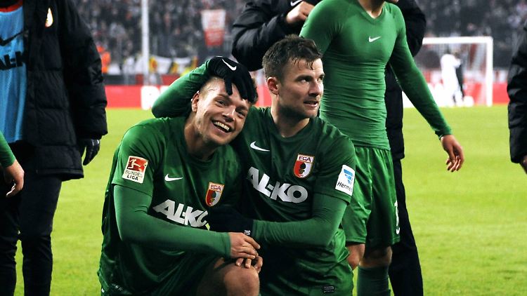 Ganz oder gar nicht: In Köln haben die Augsburger zuletzt gewonnen, Alexander Esswein und Daniel Baier freut's.