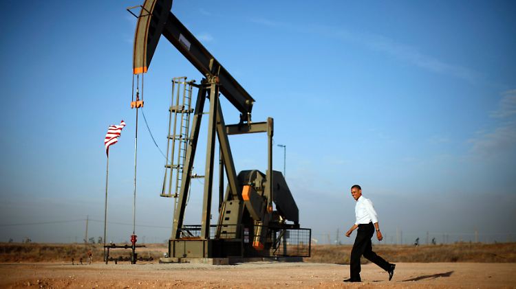 Pferdekopfpumpe über einem Ölfeld in New Mexico: Bislang zeichnet sich beim Verfall der Ölpreise keine Bodenbildung ab.